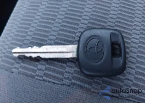 2005 Toyota Camry Le z USA, uszkodzony, nr VIN 4T1BE32K15U038472